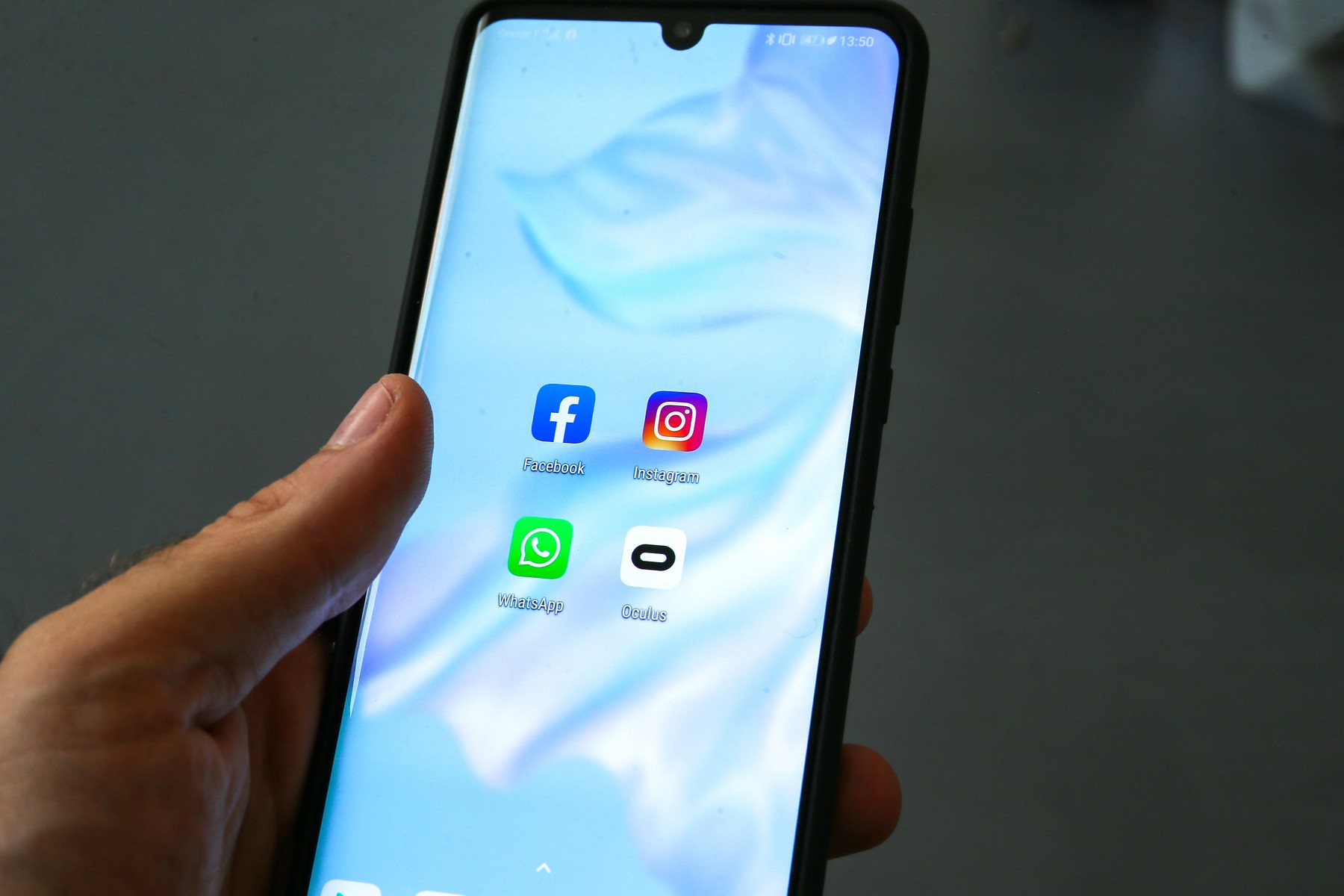 Cum să îți protejezi conturile de social media. Sfaturile specialiștilor