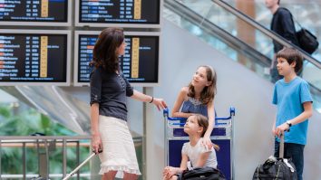 Teste COVID-19 gratuite de la United Airlines pentru pasageri. Măsura ar putea ajuta aviația să-și revină