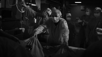 „Don't take them for granted”: Realitatea din secțiile ATI ale spitalelor COVID-19, documentată de un fotograf român