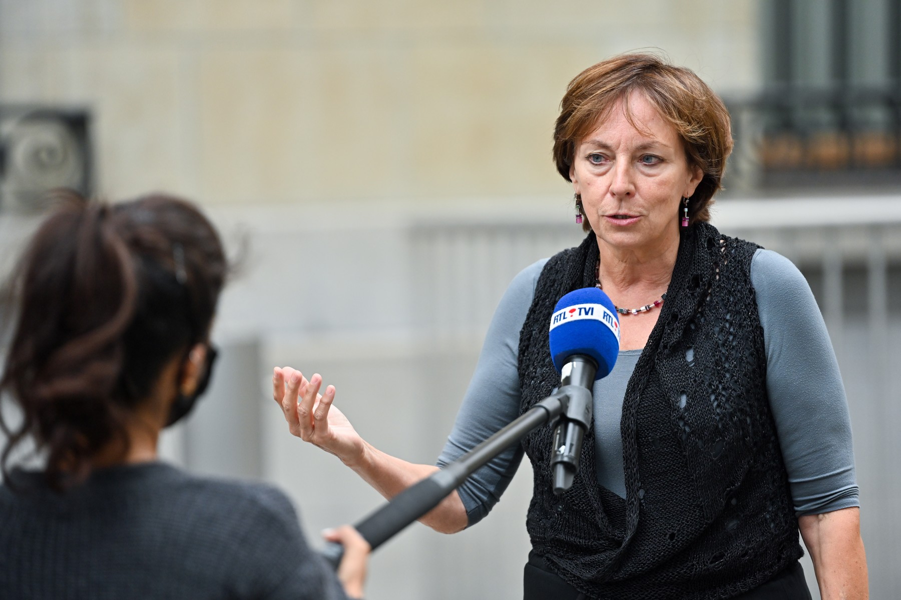 Un medic infecționist sugerează amânarea Crăciunului până la vară.„Sărbătorile de familie sunt deosebit de periculoase”