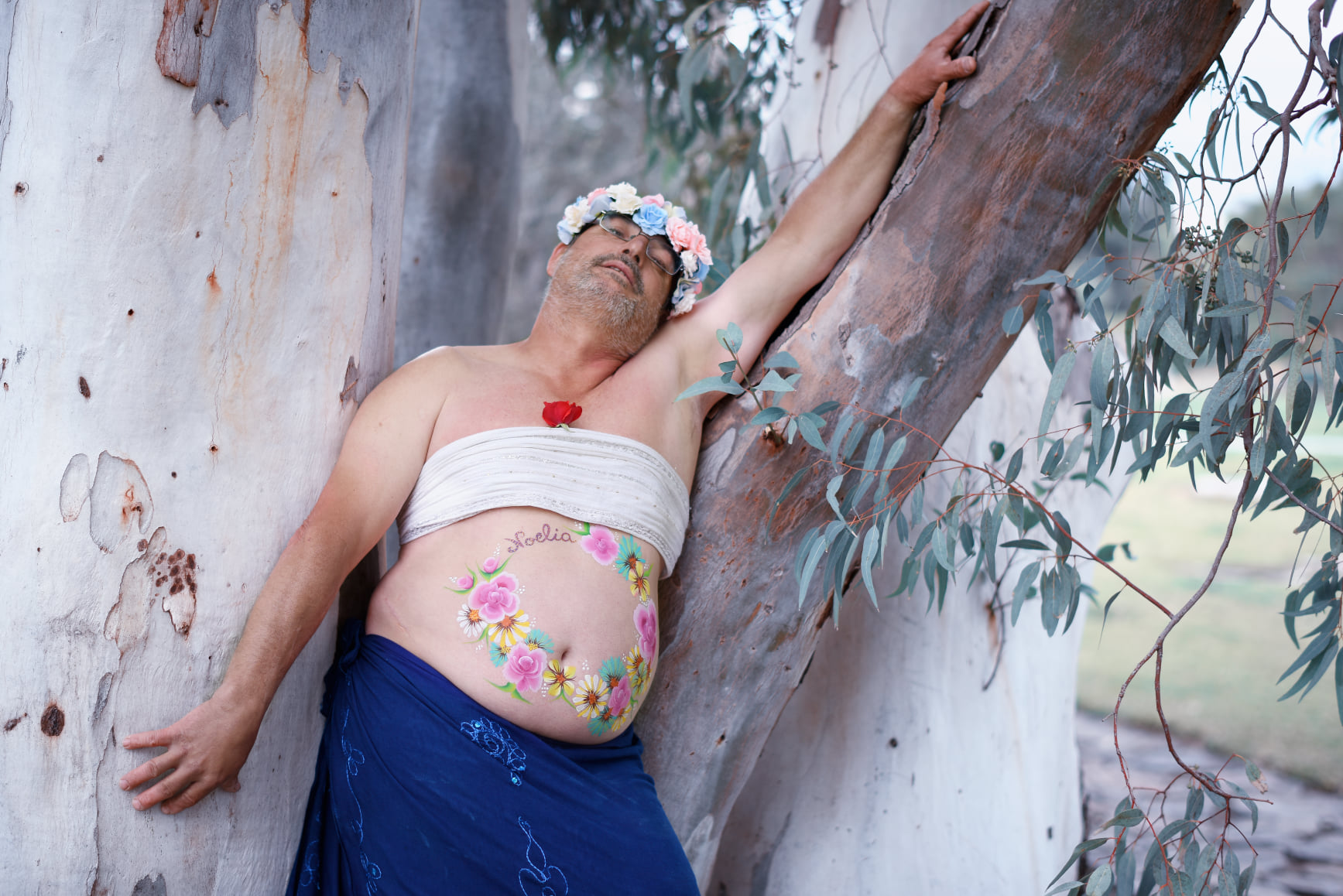 O ședință foto inedită face valuri pe internet. Tatăl care face orice pentru fiica lui