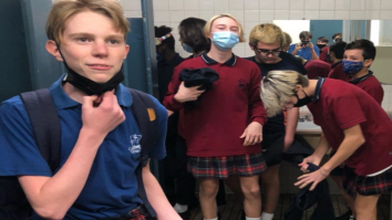 Mișcare revoluționară împotriva sexismului: băieții merg la liceu în fuste