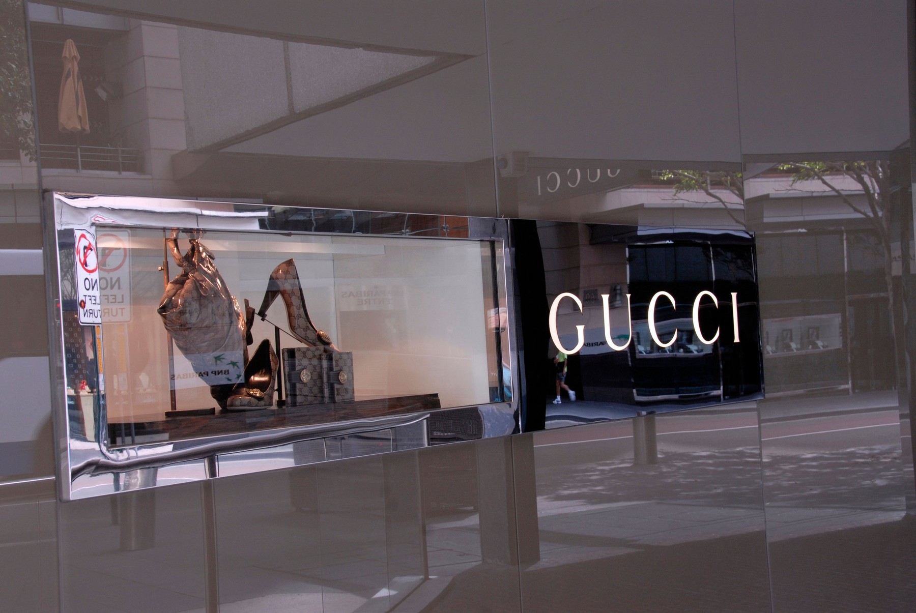 Vânzările Gucci au scăzut cu 12%. Pierderi de 2,1 miliarde euro