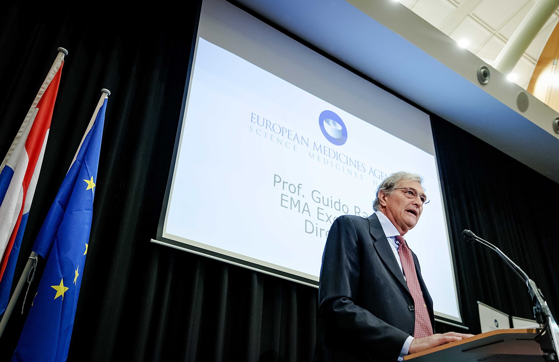 UE va avea primele vaccinuri anti-coronavirus la începutul anului 2021. Ce spune directorul Agenţiei Europene a Medicamentului