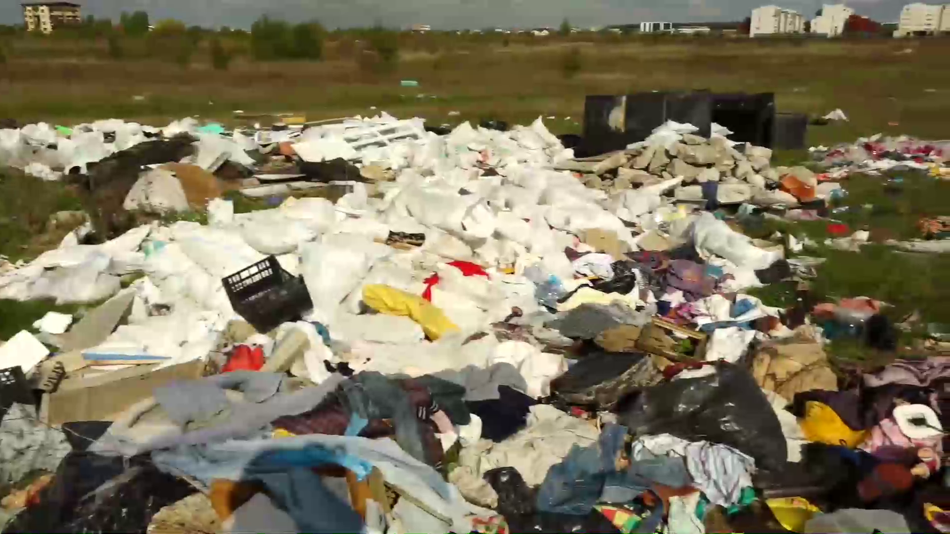 Cel mai bogat cartier din București, plin de gunoaie. Suma alocată de Guvern pentru colectarea deșeurilor