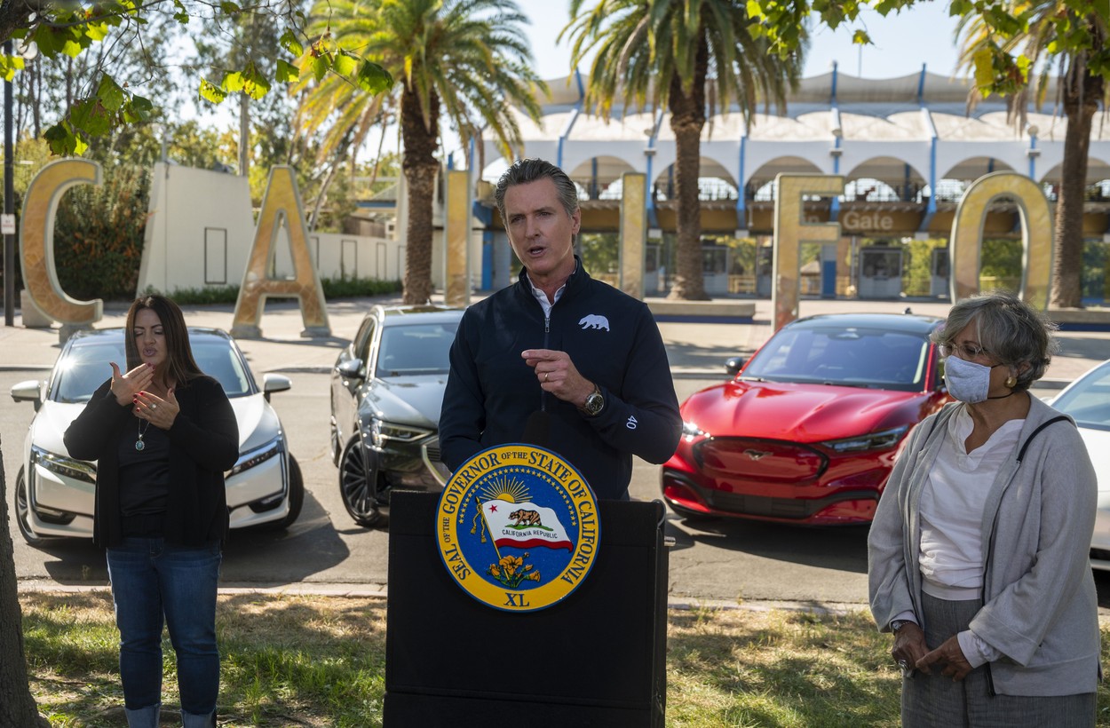 California va testa orice vaccin împotriva COVID, chiar și pe cele deja aprobate: „Nu o să credem pe nimeni!“