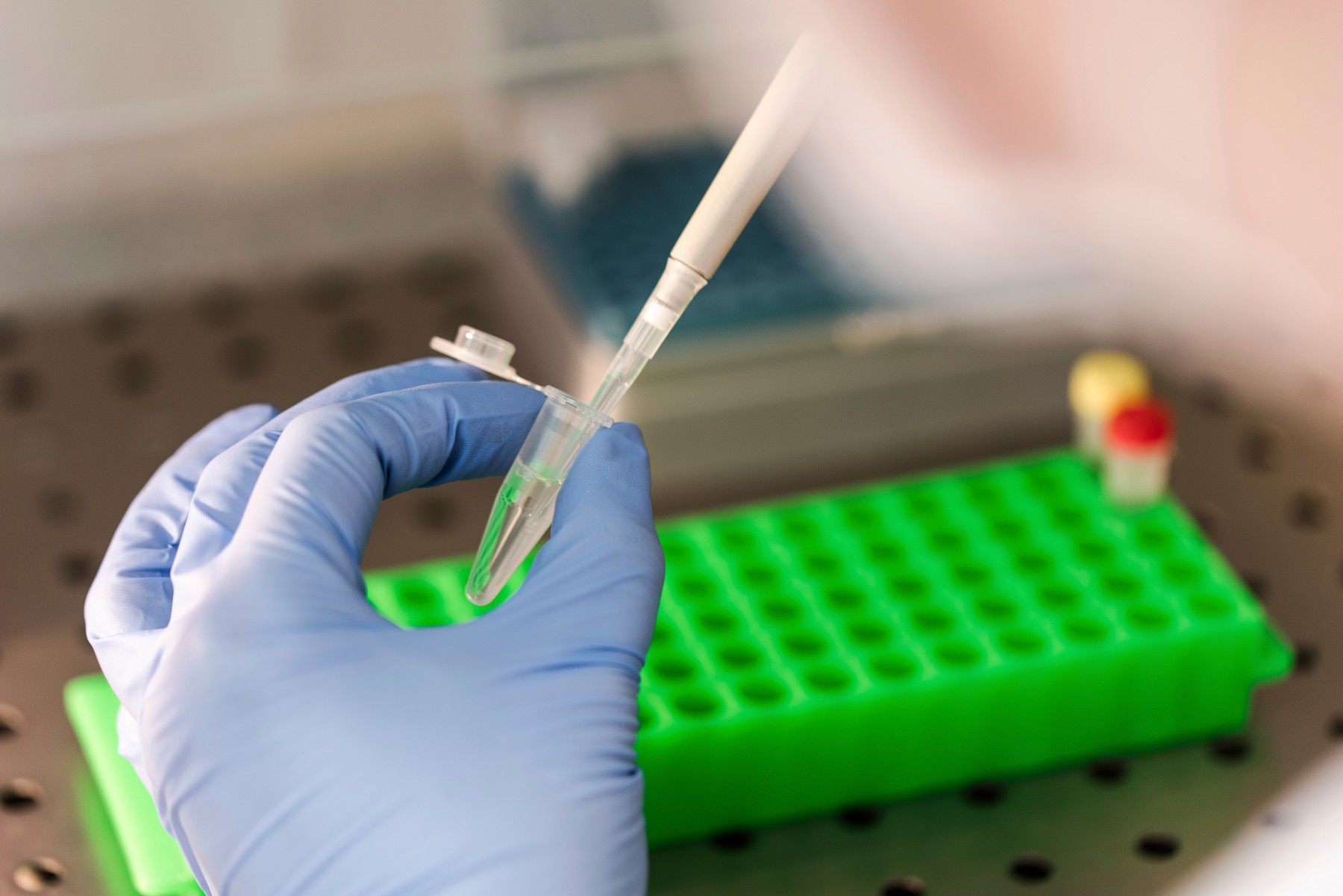 250 de australieni au fost testați pentru COVID-19 cu același dispozitiv. Sunt chemați la analize pentru HIV