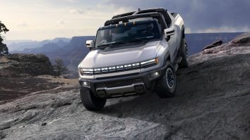 General Motors a lansat Hummer EV, primul „supertruck” electric. Cât costă și ce dotări are