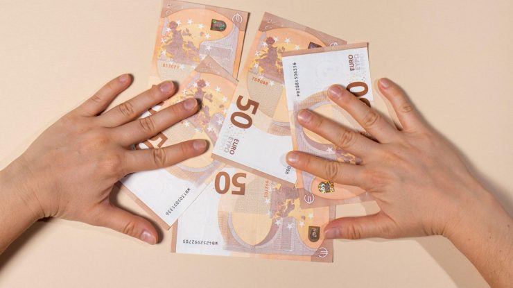 România merge pe datorie Este primul an în care împrumuturile statului depăşesc 100 de miliarde de lei