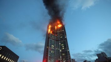 O clădire de 33 de etaje a ars ca o torță în Coreea de Sud. Zeci de persoane au fost spitalizate