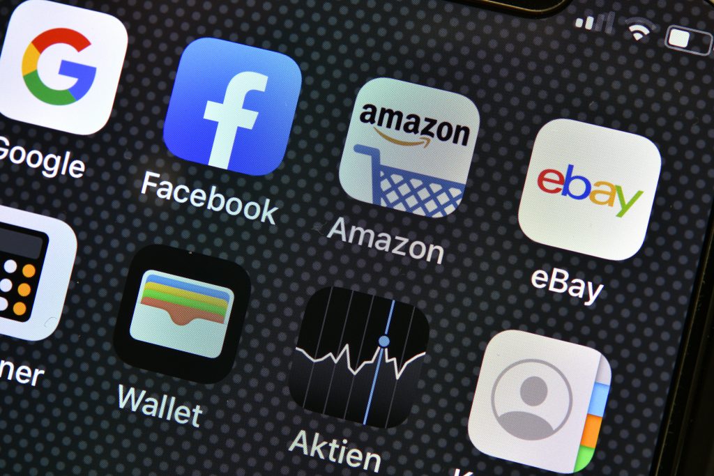 „Giganții internetului” Amazon, Facebook, Alphabet, Google și Apple, acuzați că au eliminat concurența