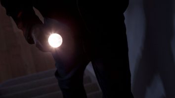 Guvernatorul de Massachusetts s-a trezit în casă cu un necunoscut. Explicația intrusului