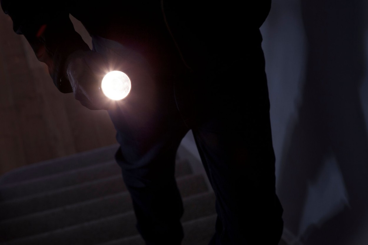 Guvernatorul de Massachusetts s-a trezit în casă cu un necunoscut. Explicația intrusului