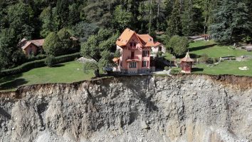 Dezastrul lăsat în urmă de furtuna Alex care a măturat Franța și Italia. Cel puțin 4 oameni au murit