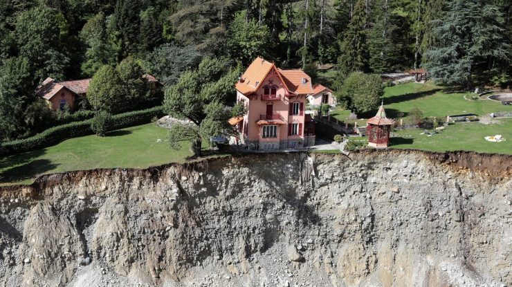 Dezastrul lăsat în urmă de furtuna Alex care a măturat Franța și Italia. Cel puțin 4 oameni au murit