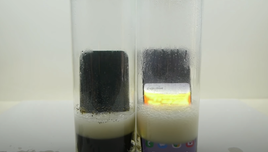 iPhone 12 a rezistat după un experiment cu acid sulfuric