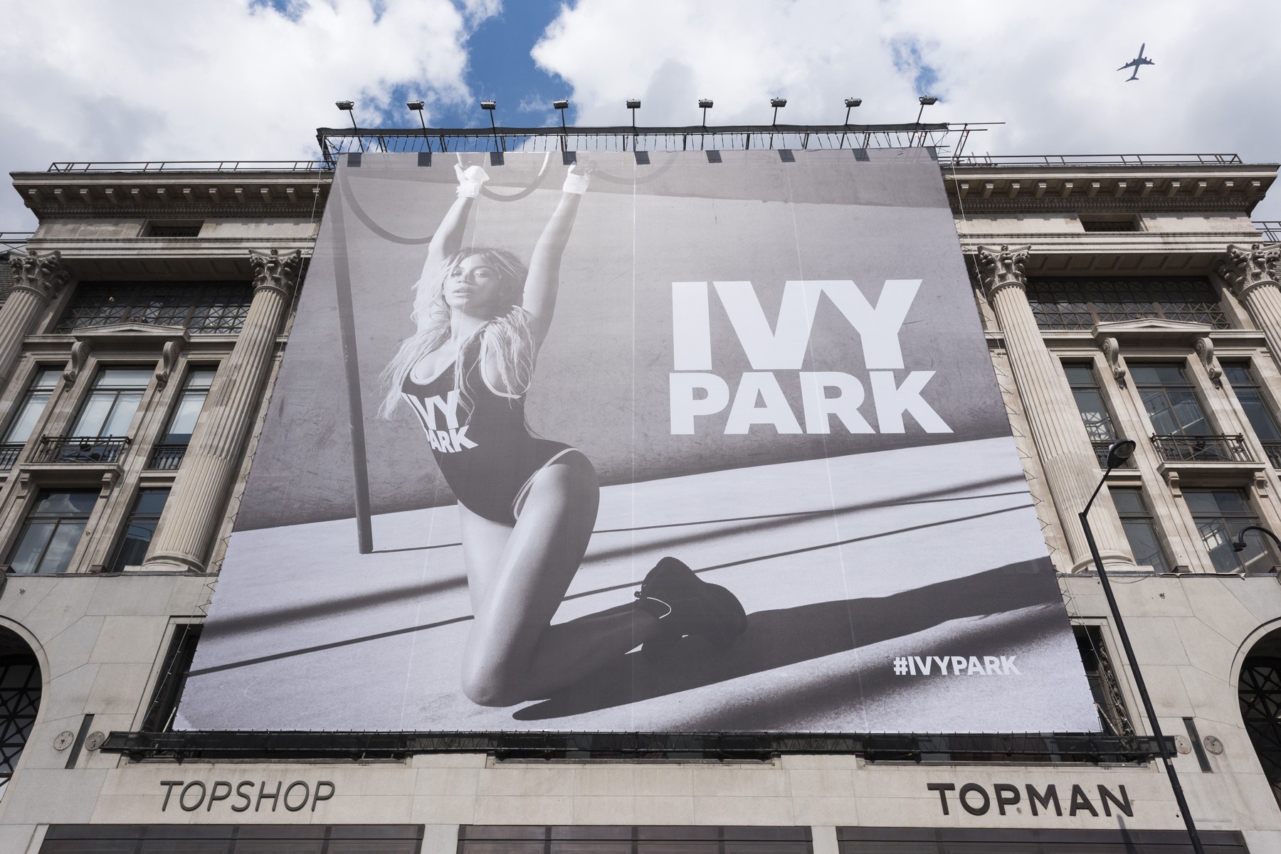 Fanii Beyonce așteaptă un concert, artista lansează încă o colecție de haine