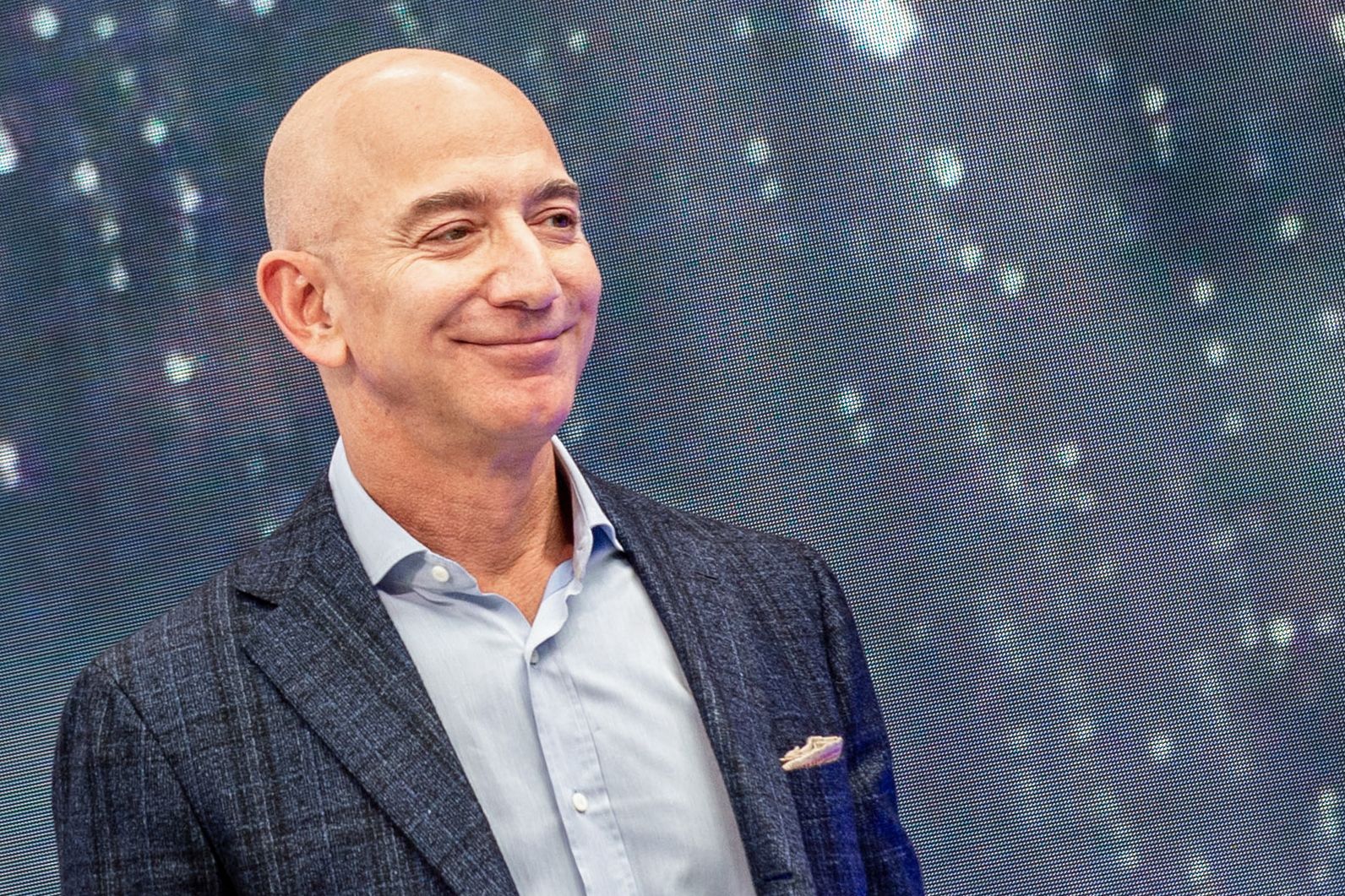 Jeff Bezos: Oamenii se vor naște în spațiu și „vor vizita Pământul” în vacanță