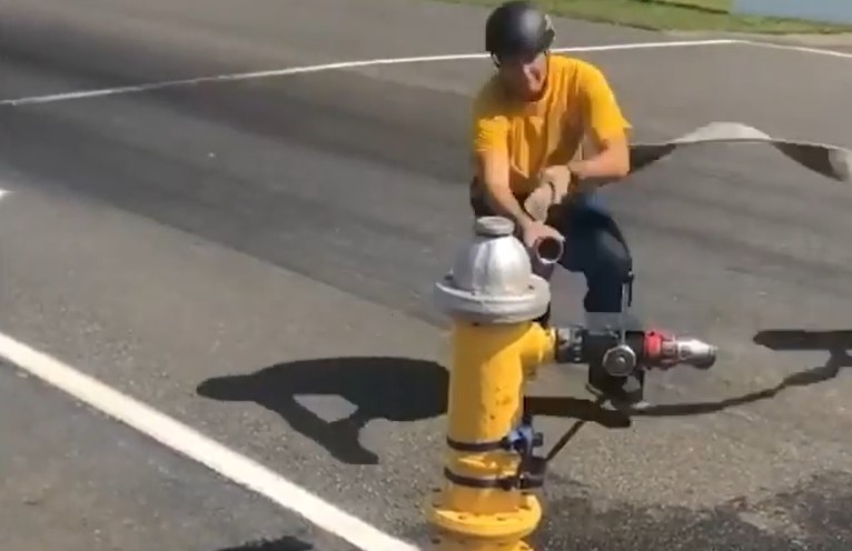 Jocurile Olimpice ale pompierilor. Au organizat propriile probe, care de care mai caraghioase