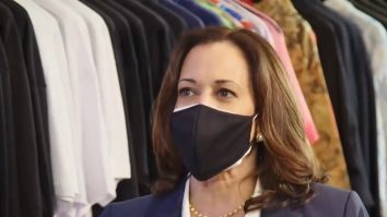 Kamala Harris a stârnit vâlvă pe internet cu ținuta pe care a purtat-o. În ce s-a îmbrăcat