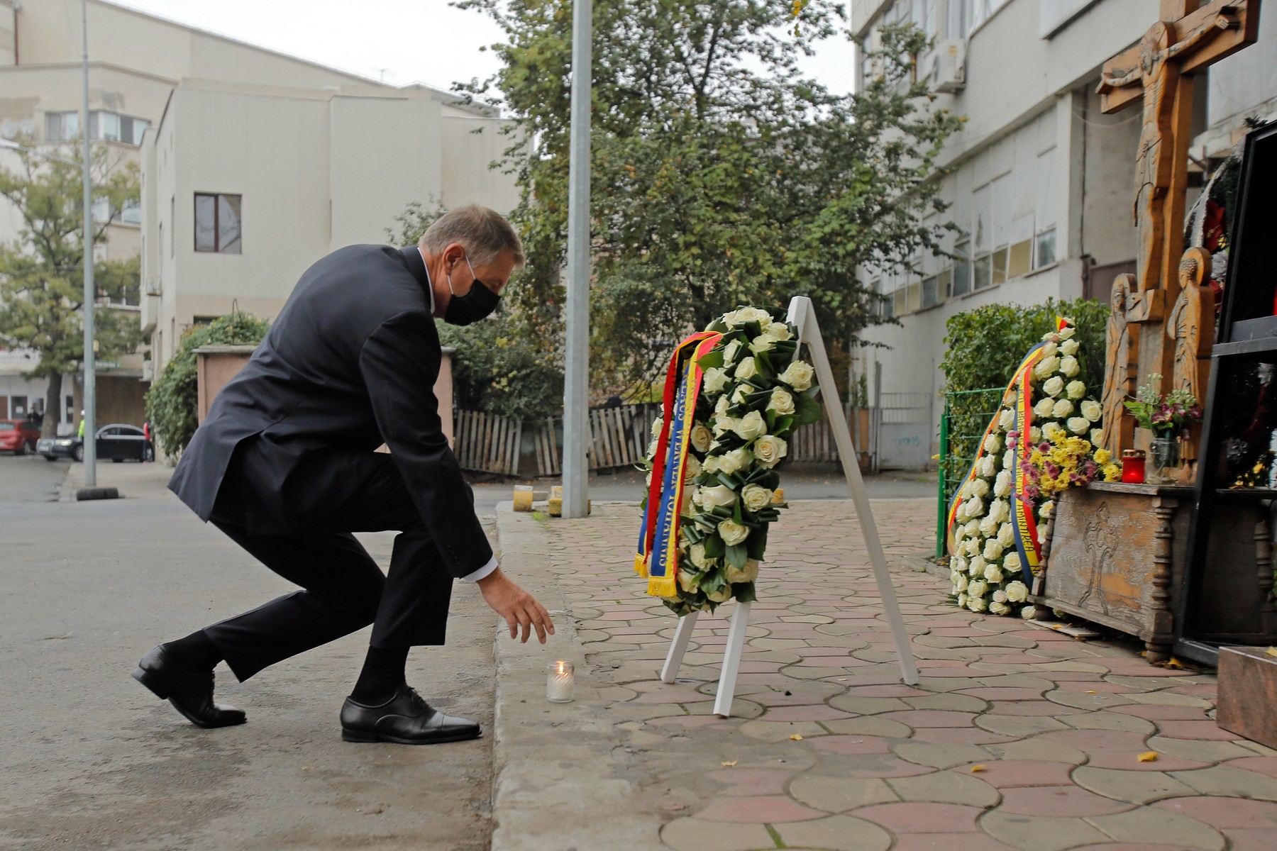 Iohannis a promulgat azi legea  pentru tratamentul victimelor de la Colectiv