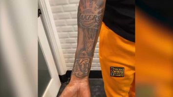 Snoop Dogg și-a tatuat inițialele lui Kobe Bryant