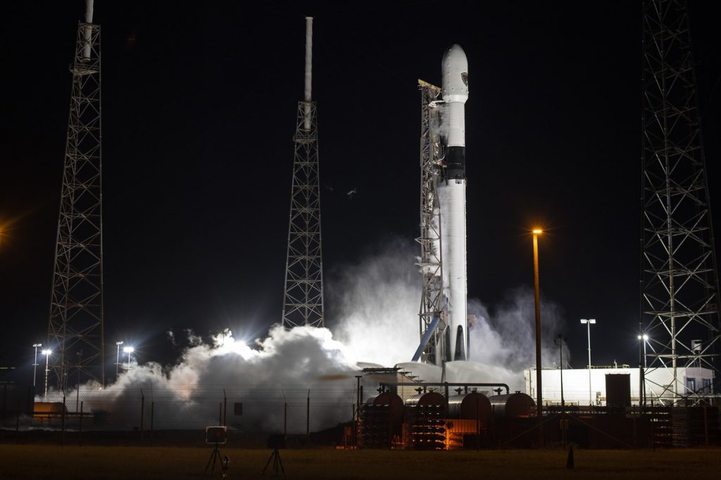 SpaceX a oprit lansarea unui satelit către Spațiu cu 2 secunde înainte să aibă loc