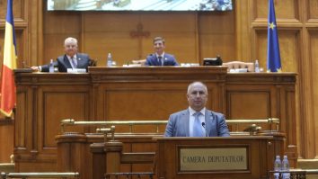 A început un mandat de deputat la PMP și l-a încheiat în 2020, la PNL, după ce a trecut și pe la PSD și PRO România