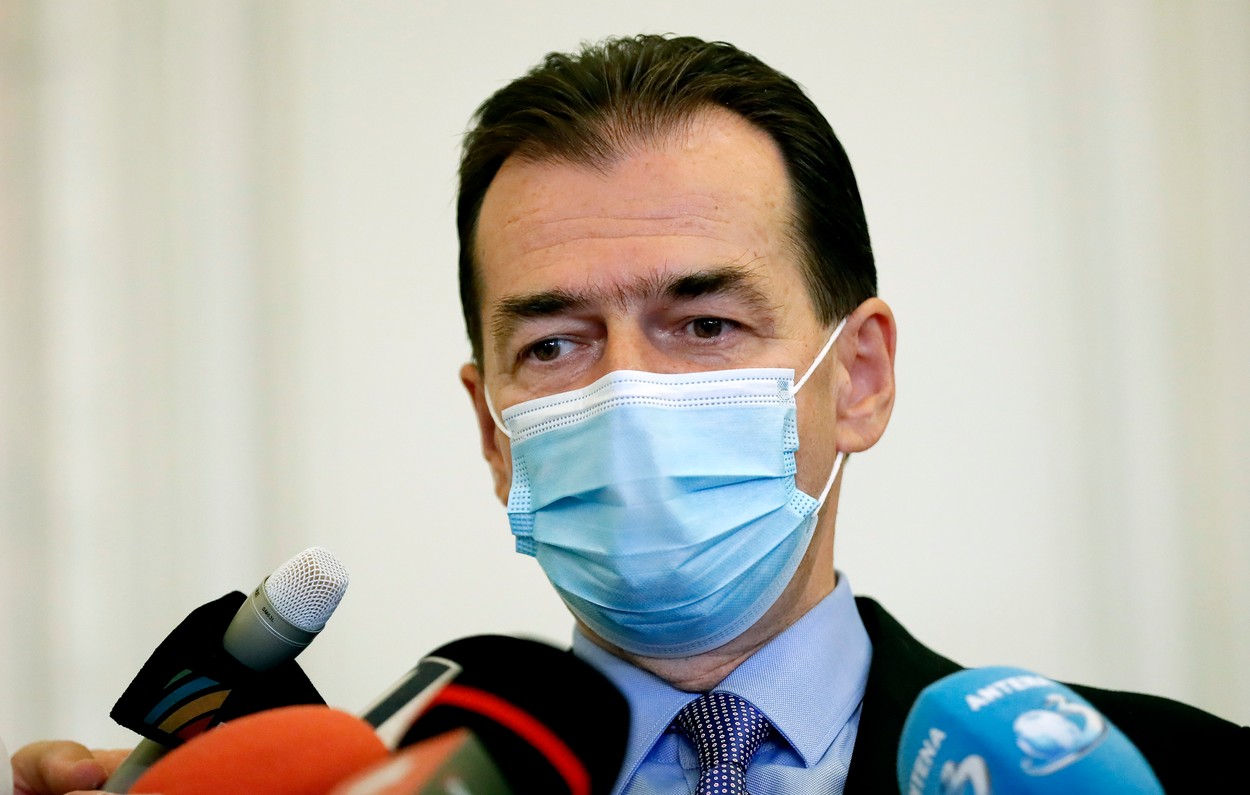 Cu mască până la victoria finală. De mâine se închide tot, dar de votat, votăm