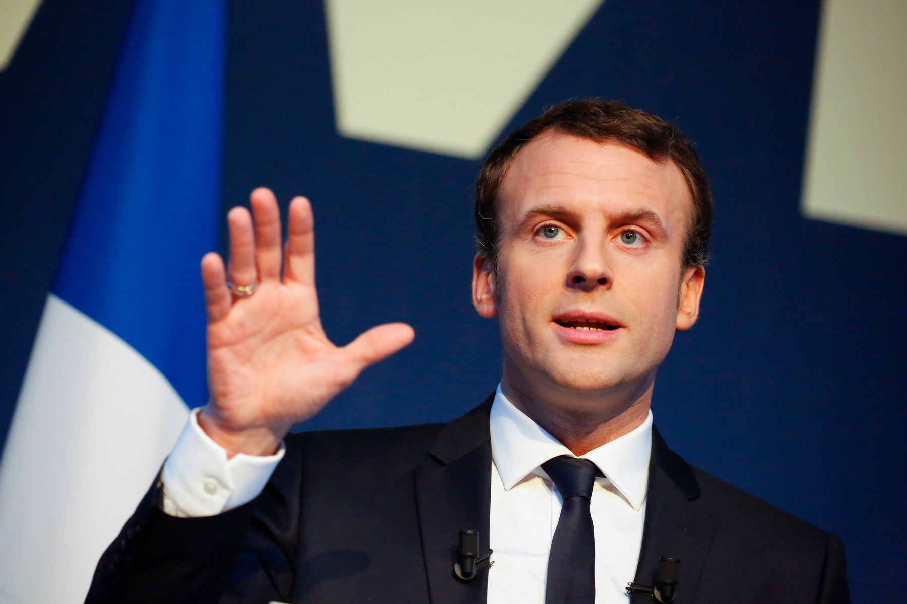 Emmanuel Macron vrea să schimbe Constituția Franței printr-un referendum pentru a lupta împotriva schimbărilor climatice