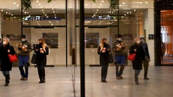 Americanii care se vaccinează nu mai trebuie să poarte mască. Ce spun autoritățile