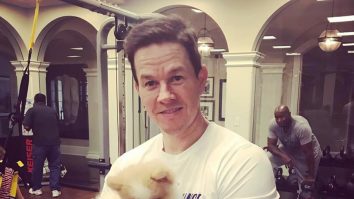 Starul hollywoodian Mark Wahlberg, în formă de invidiat chiar și la 48 de ani. Actorul trage de fiare ca la prima tinerețe