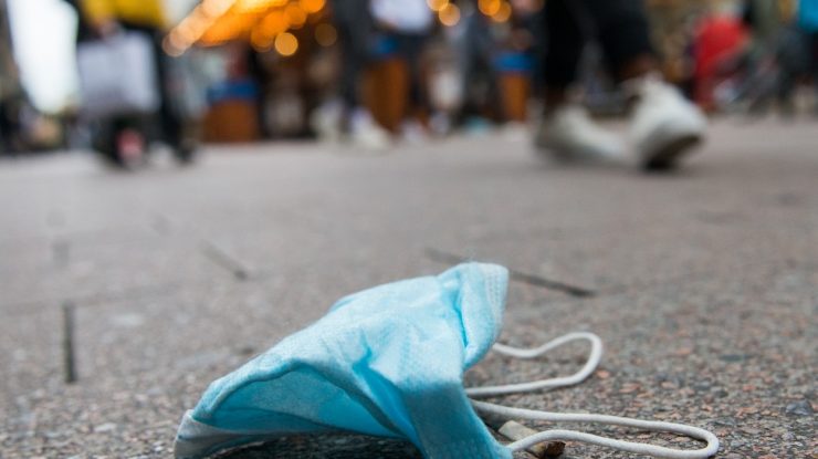 Curtea de Apel București a decis: Masca nu e obligatorie în spaţiile deschise