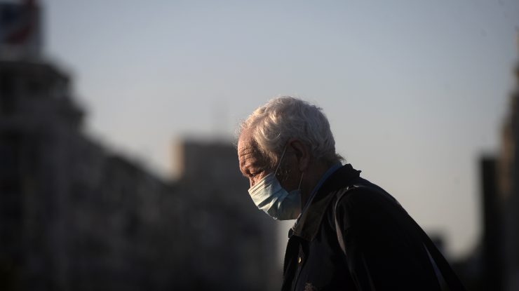 Masca devine obligatorie în toate spațiile publice din Argeș. De când intră în vigoare noua decizie