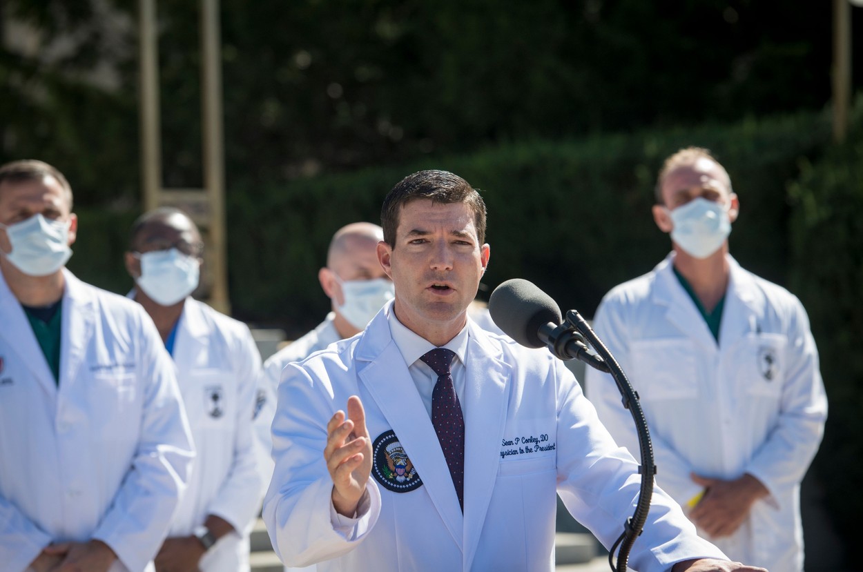 Medicul de la Casa Albă, declarații neconcordante. A spus indirect că Trump știa de diagnostic când a fost la o întâlnire publică