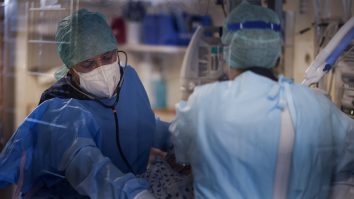 Valul doi și lecția veche de 100 de ani. Europa, în corzi: „Nicio șansă să ieșim din acest val fără zeci de mii de morți”