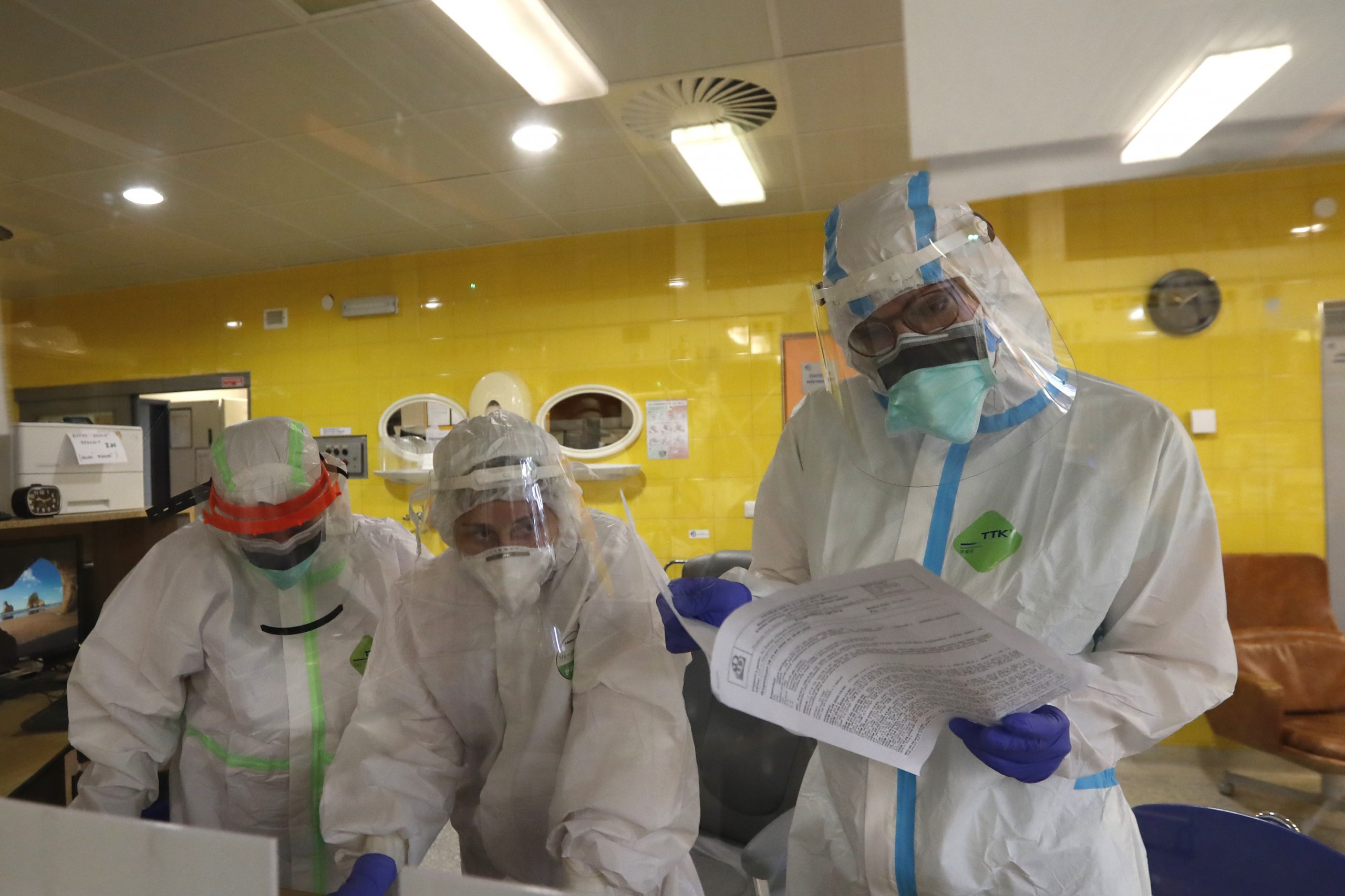 Medicii de ATI, munciți peste măsură: „Sunt epuizaţi, sunt la limita posibilităţii de a face faţă în continuare“