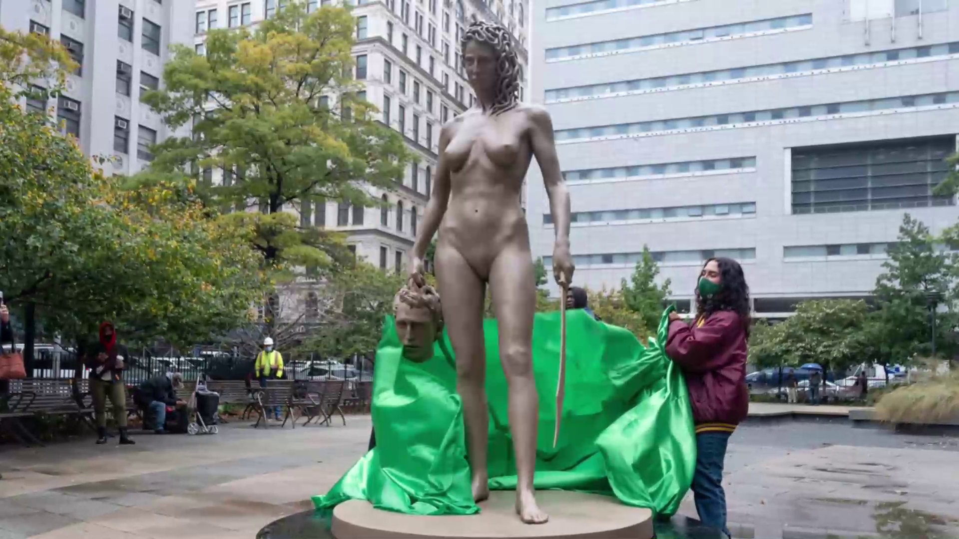 Statuia Medusei în interpretare #MeToo, inaugurată în centrul New York-ului