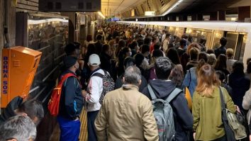 Aglomerație infernală la metrou, în ziua cu cele mai multe cazuri de Covid-19. Metrorex explică situația