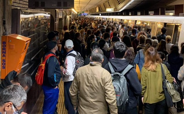 Aglomerație infernală la metrou, în ziua cu cele mai multe cazuri de Covid-19. Metrorex explică situația
