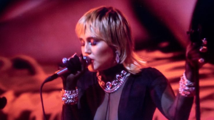 Miley Cyrus anunță un concert live pe pagina sa de Instagram. Va cânta din curtea locuinței sale