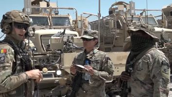 Doi militari români, răniți în urma unui atac cu un dispozitiv exploziv improvizat, în Afganistan