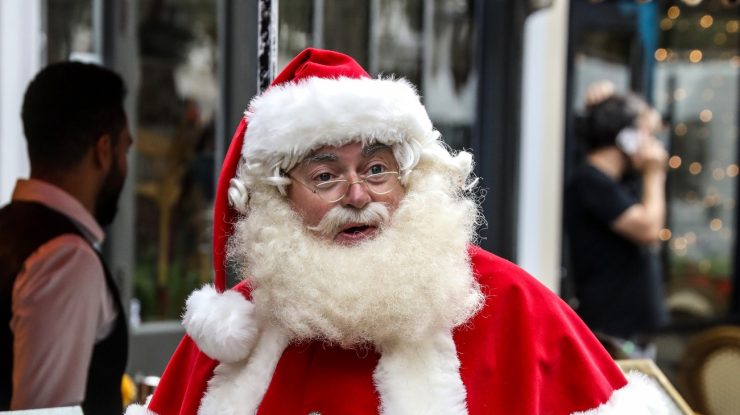 „Moș Crăciun” a fost arestat de polițiștii germani pentru că nu purta mască