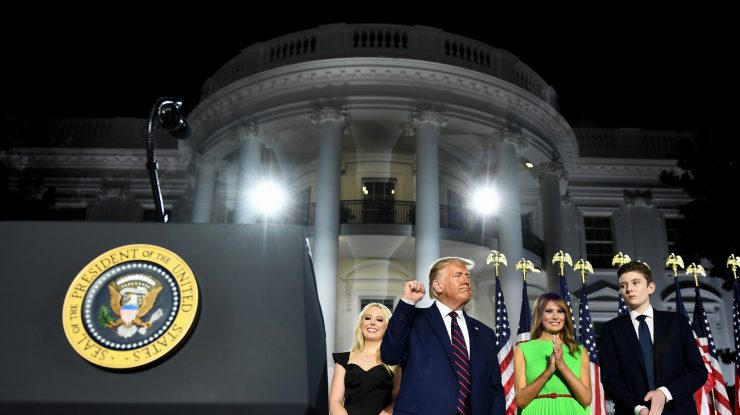 Melania Trump renunță la prima apariție de campanie. Încă se recuperează