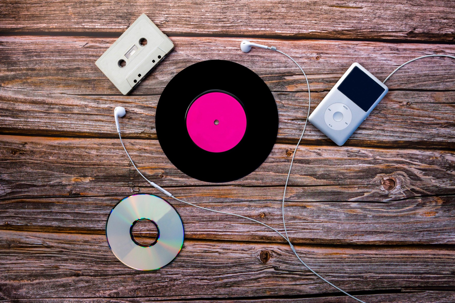 38 de ani de la invenția care a schimbat industria muzicală. Cât a costat primul CD-Player