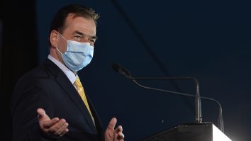 Orban: Se închid școlile, teatrele și cinematografele în București. Masca va fi obligatorie peste tot