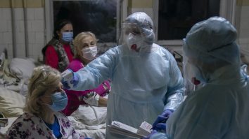Simptomele infecţiei cu SARS-CoV-2 sunt diferite faţă de începuturi. Cum s-a schimbat profilul pacientului