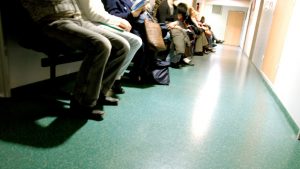 Mii de pacienți, panicați că Spitalul Colentina se transformă iar în spital Covid. S-au înghesuit la tratamente