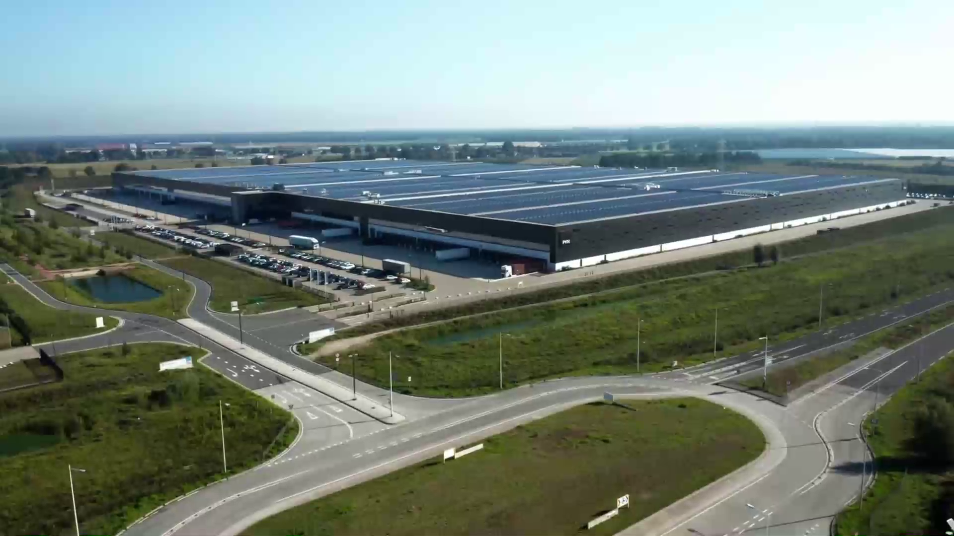 Cel mai puternic acoperiș solar din lume a fost pus în funcțiune în Olanda. Are 48.000 de panouri