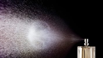 Parfumul, accesoriul care poate schimba starea de spirit. Unde ar trebui aplicat ca mirosul să persiste mai mult timp